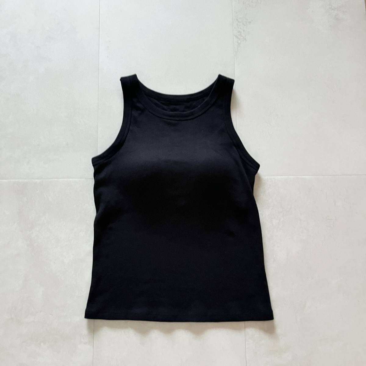 UNIQLOリブブラトップ