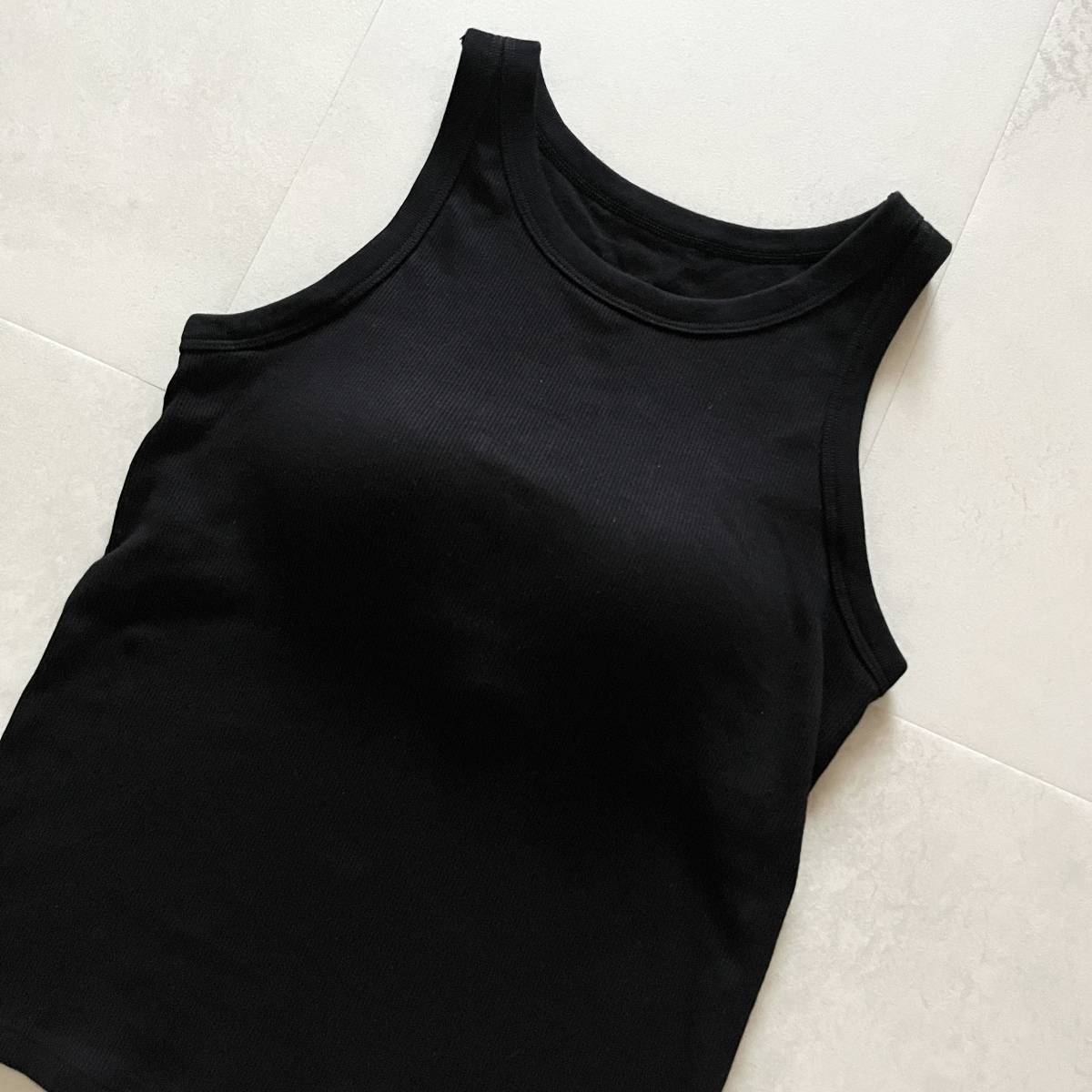 UNIQLOリブブラトップ