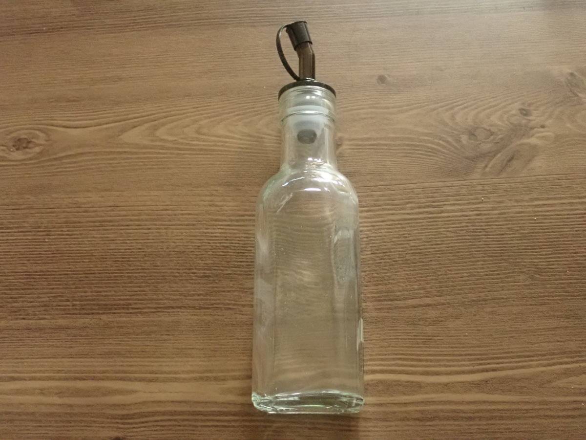 ダイソー：ビネガー＆オイルガラスボトル(白・黒、約180mL)
