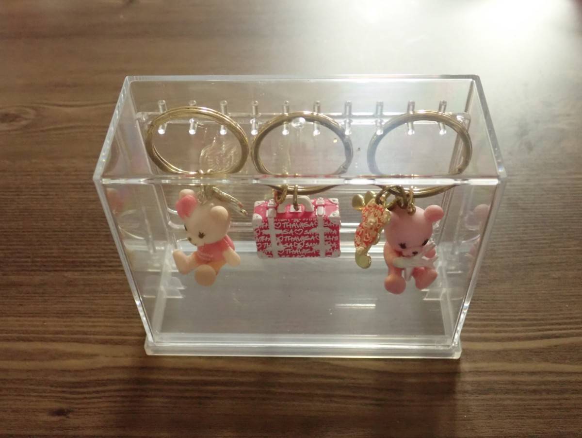 ダイソー：カプセルトイディスプレイケース