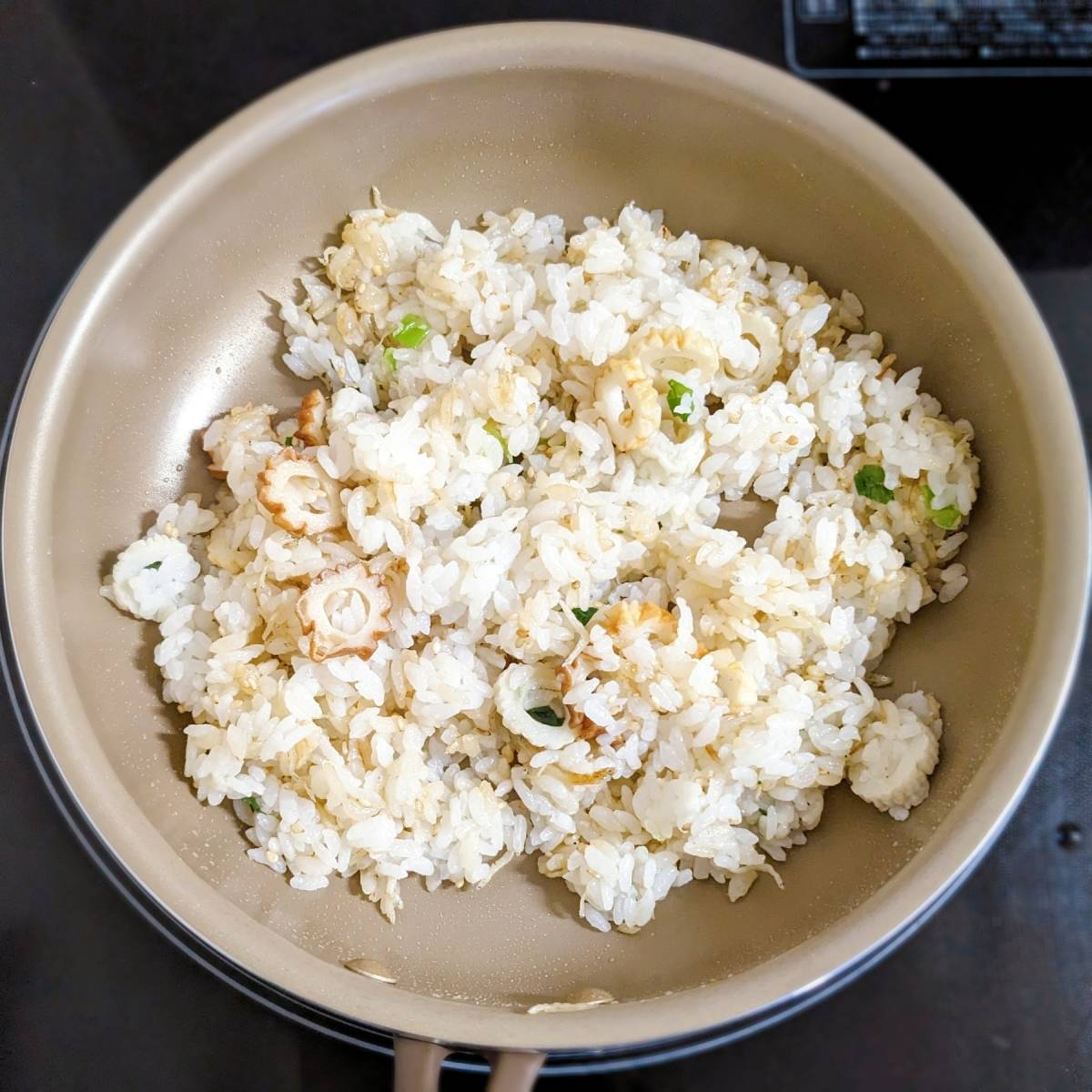 ニッスイ公式の「活ちくわの和風チャーハン」のレシピ