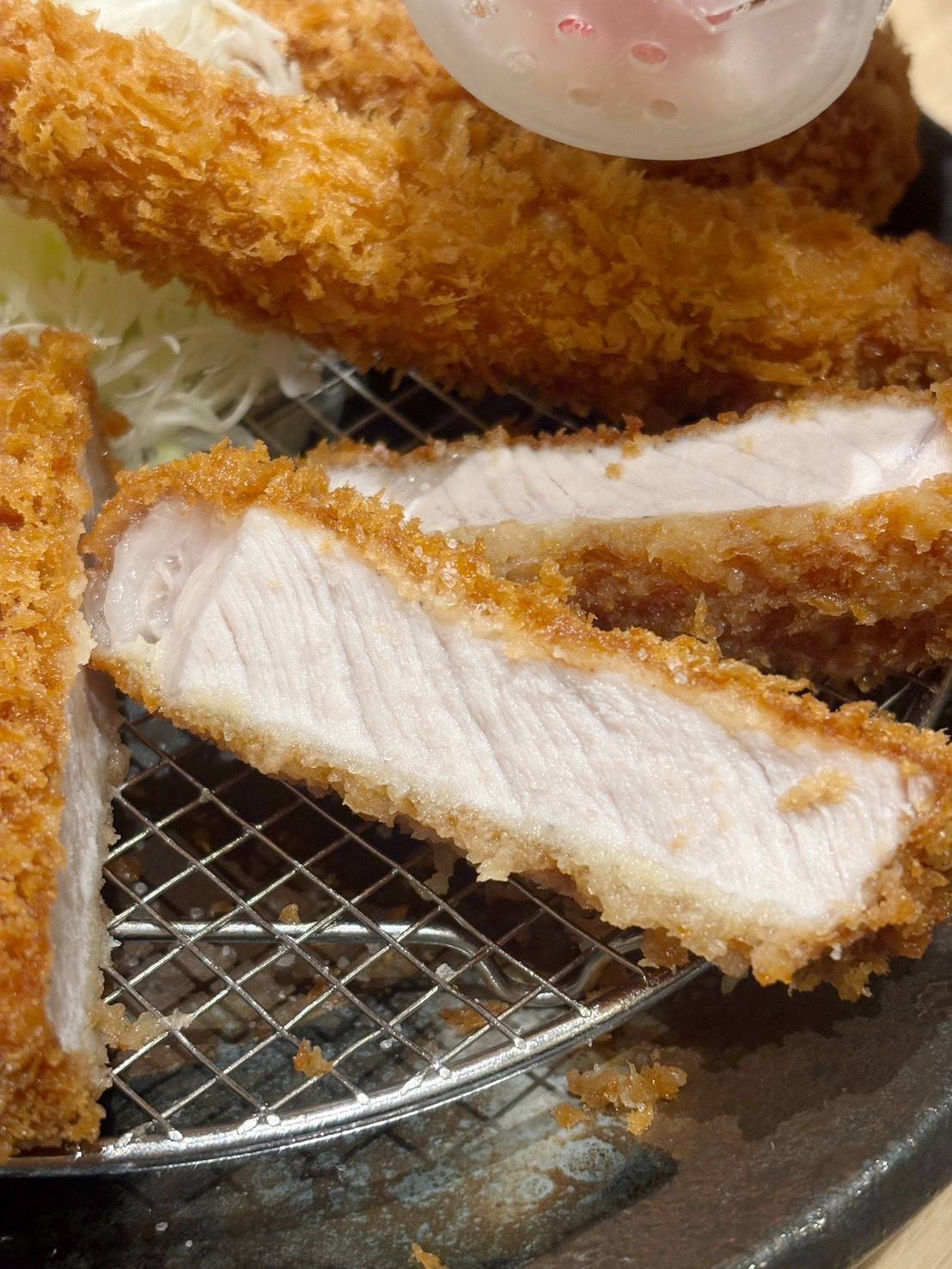 とんかつ神楽坂さくらの「秋鮭ミックスフライ定食」