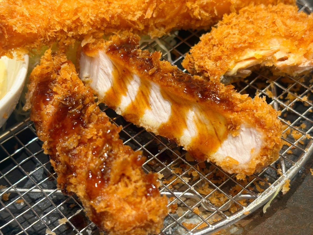とんかつ神楽坂さくらの「秋鮭ミックスフライ定食」