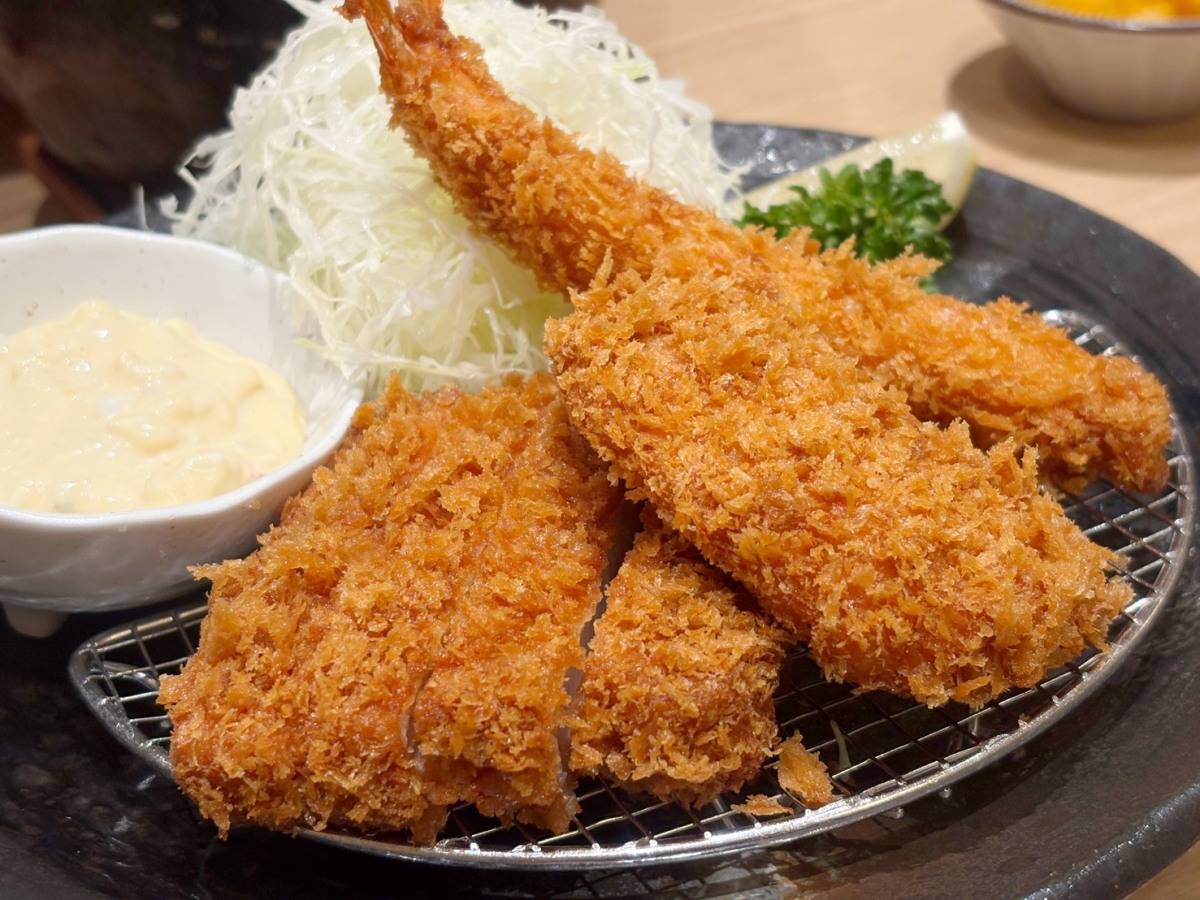 とんかつ神楽坂さくらの「秋鮭ミックスフライ定食」