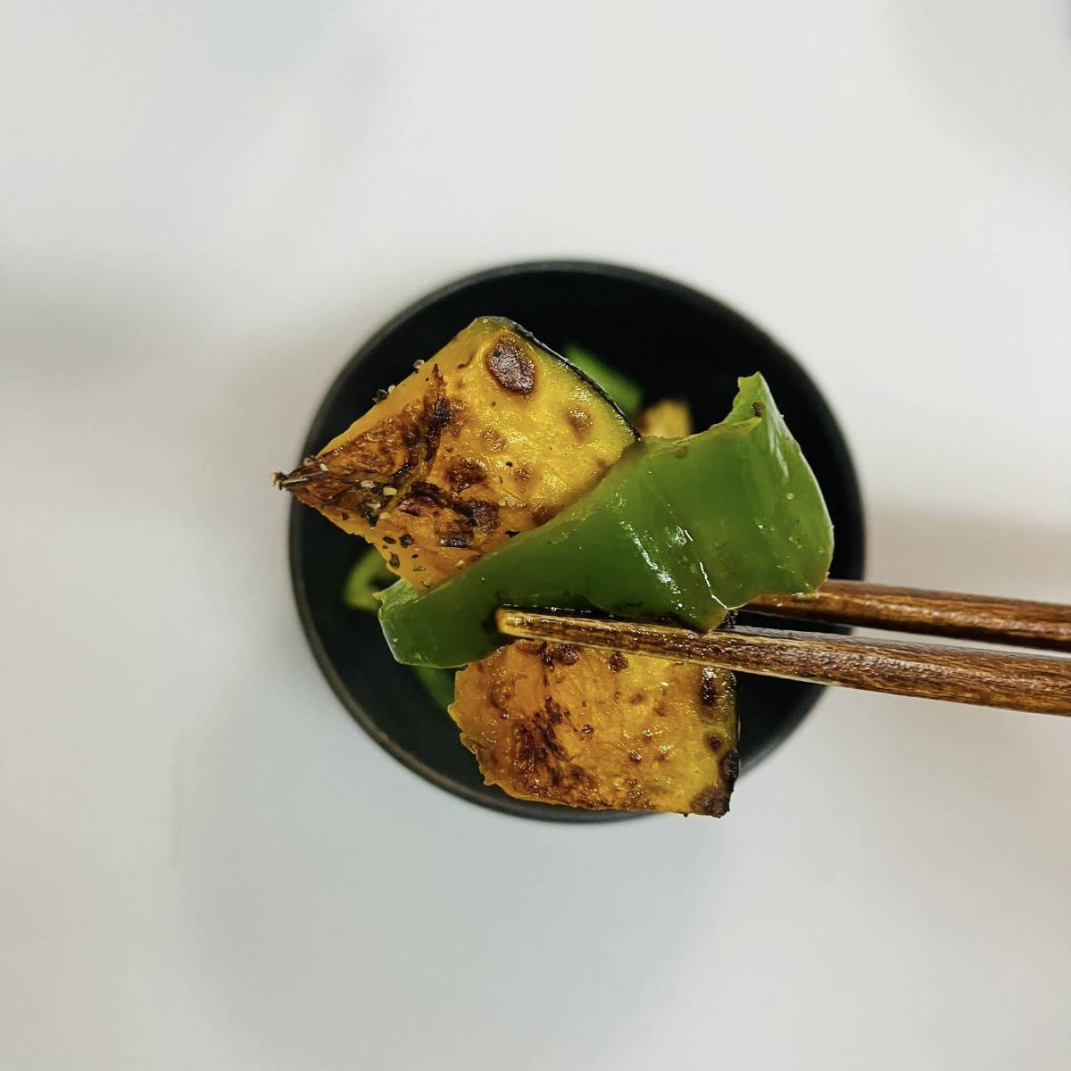 JAグループ公式の「シンプル彩り野菜の蒸し炒め」のレシピ