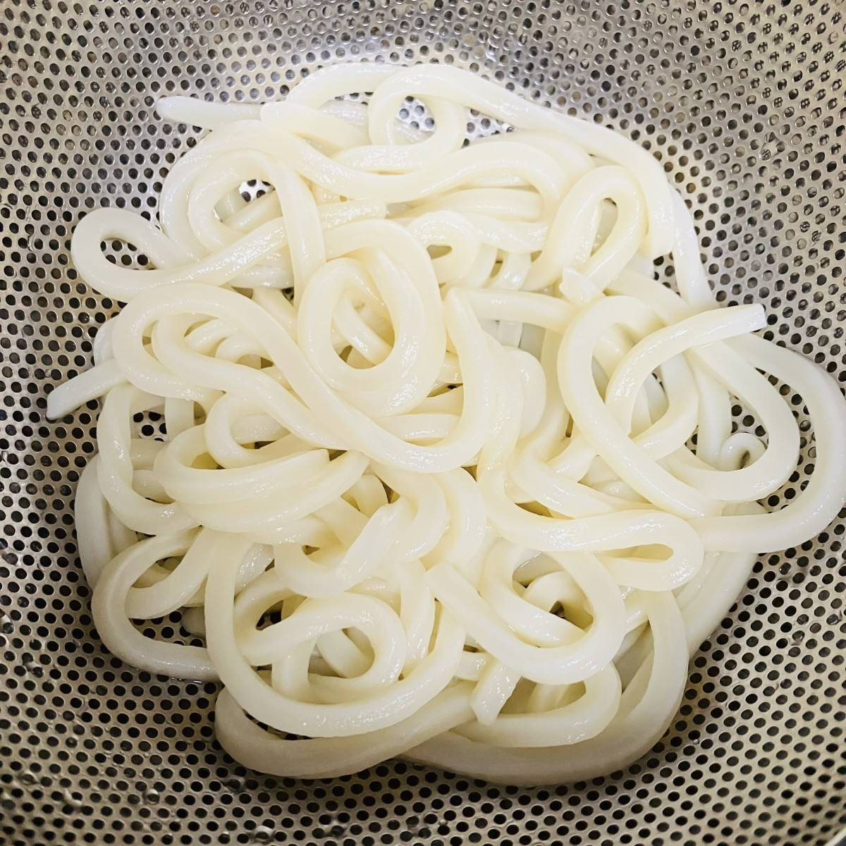 テーブルマーク公式の「ツナとズッキーニの和えうどん」のレシピ