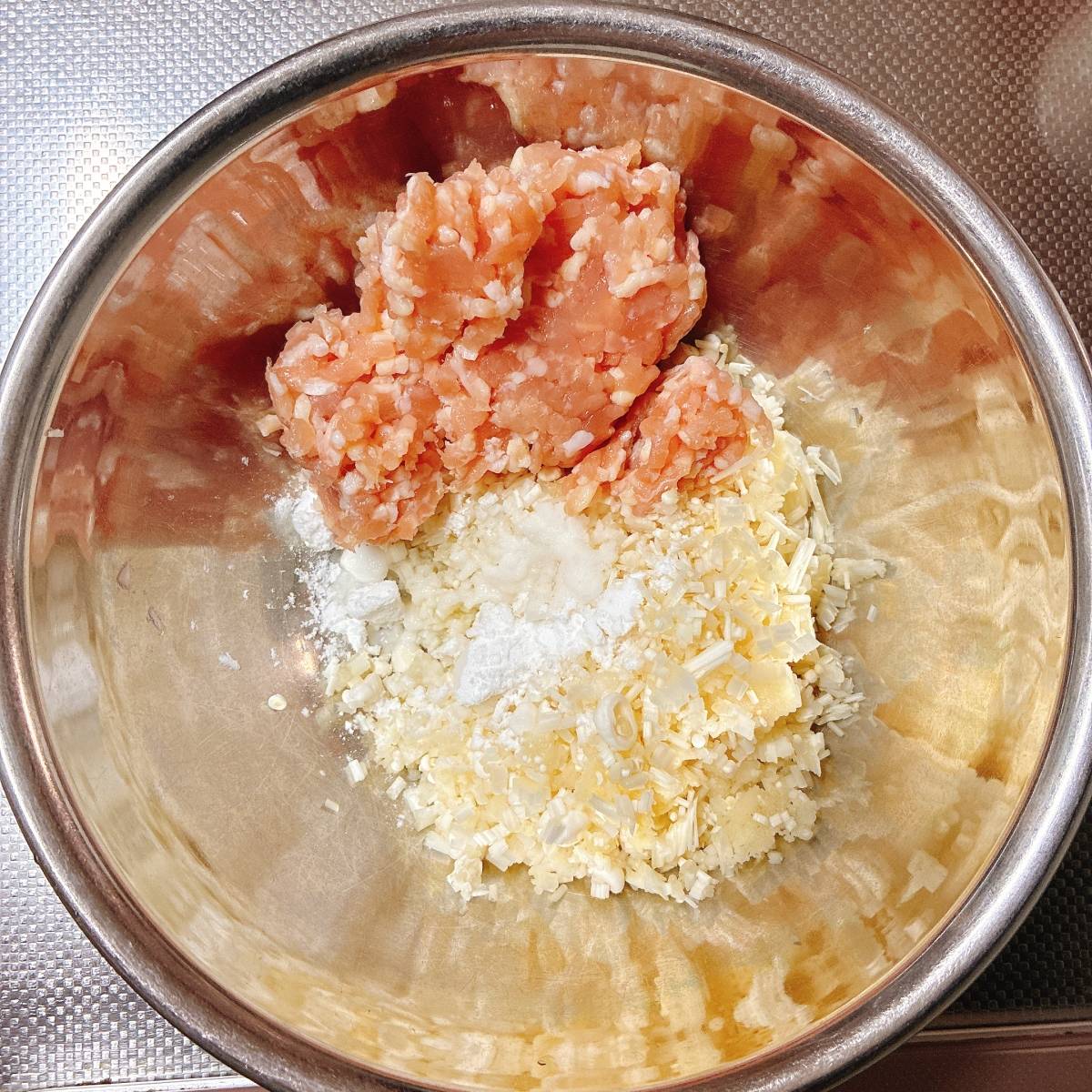 JAグループ公式の「えのき入り鶏つくね」のレシピ