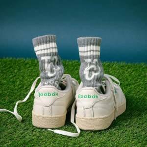 GLOBAL WORKとReebokが初コラボ！老若男女が着回せる限定アイテムが登場