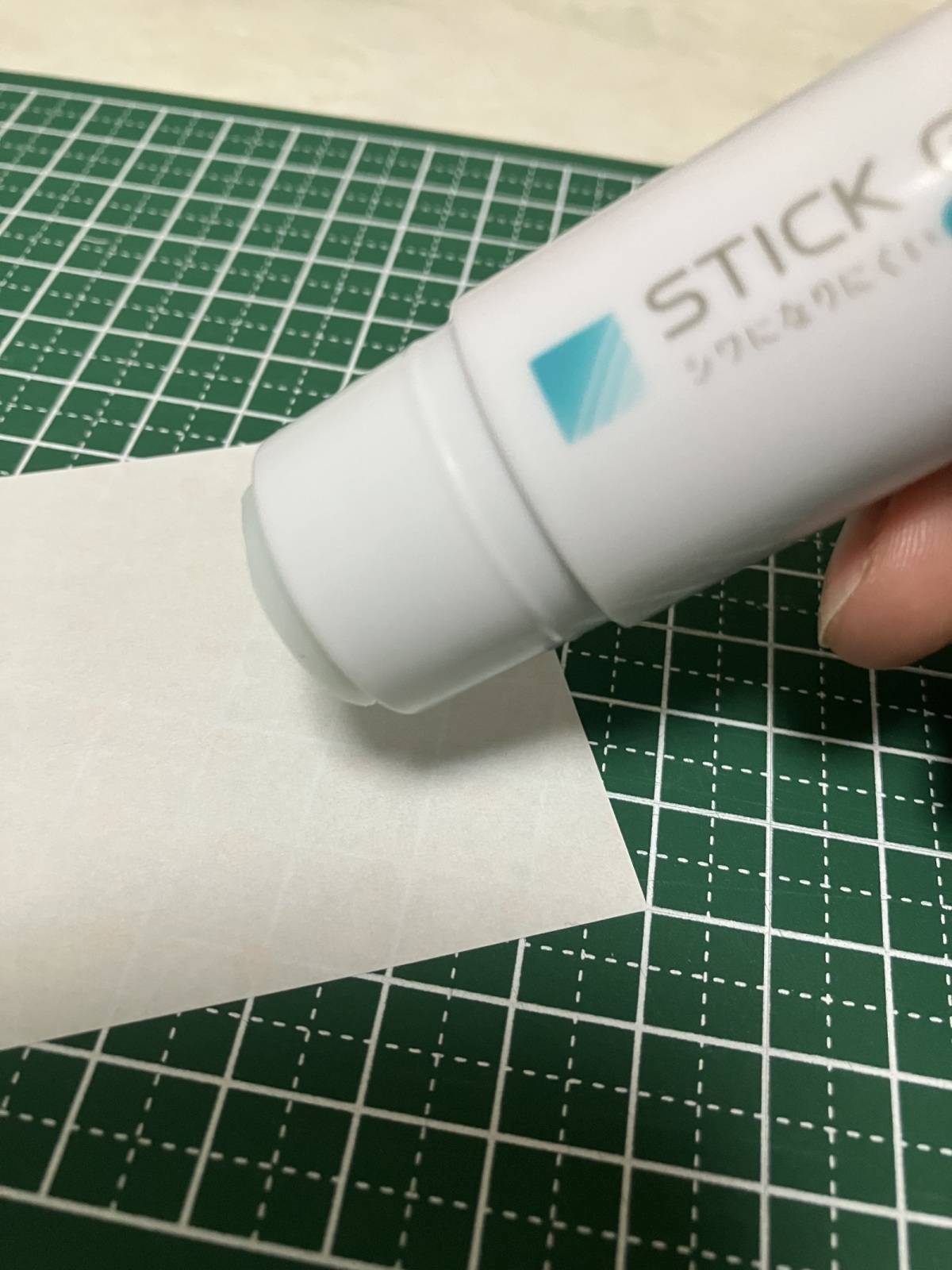 セリア：シワになりにくいスティックのり