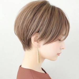 白髪を自然に活かせる！60代に似合うヘアカラー5選〜2026晩夏〜