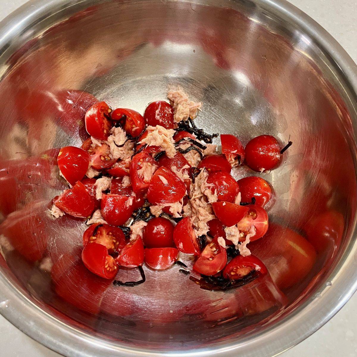 くらこん公式の「ツナとトマトのさっぱりサラダ」のレシピ