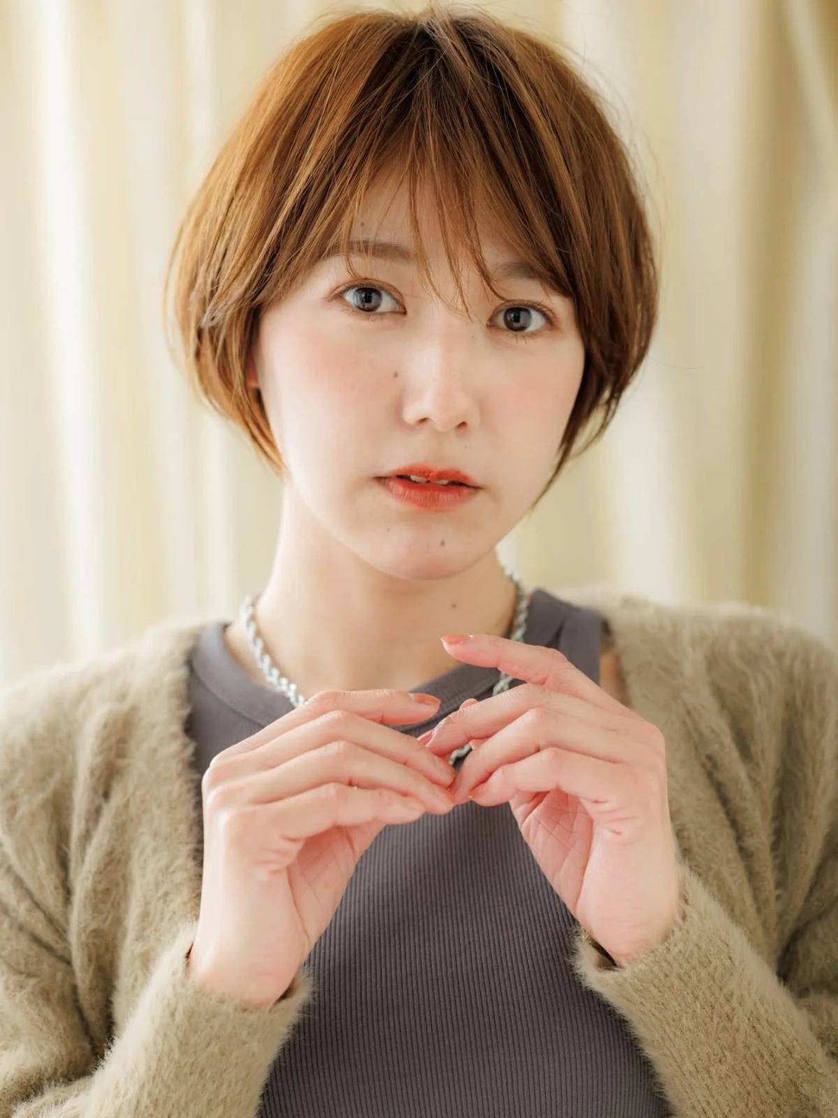 オレンジベージュ