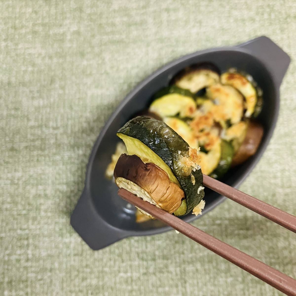 JAグループ公式の「なすとズッキーニのチーズ焼き」のレシピ