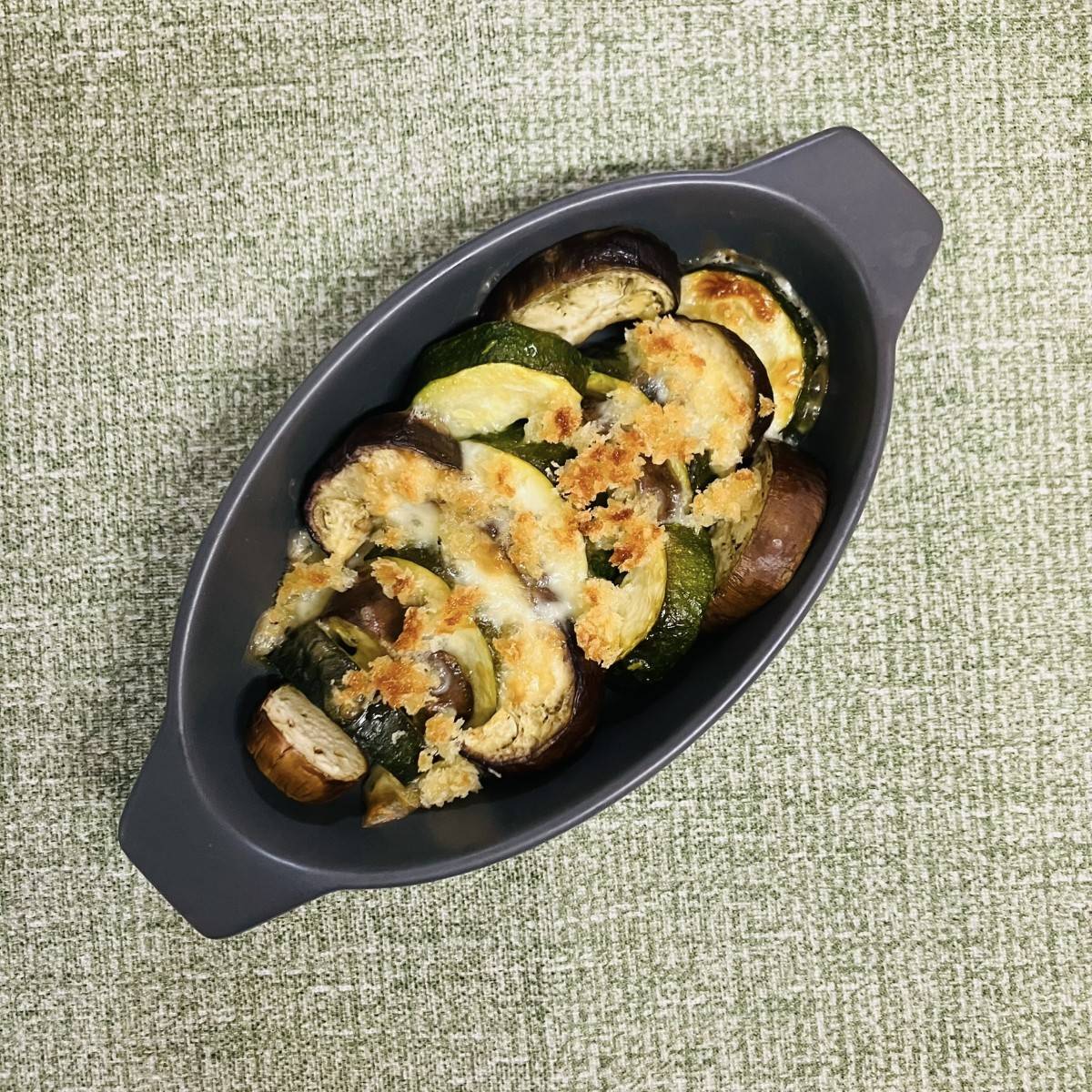 JAグループ公式の「なすとズッキーニのチーズ焼き」のレシピ