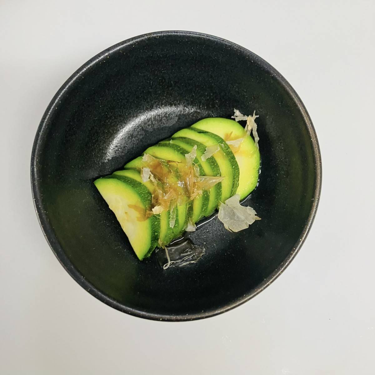 JAグループ公式の「ズッキーニのレンジ蒸し」のレシピ