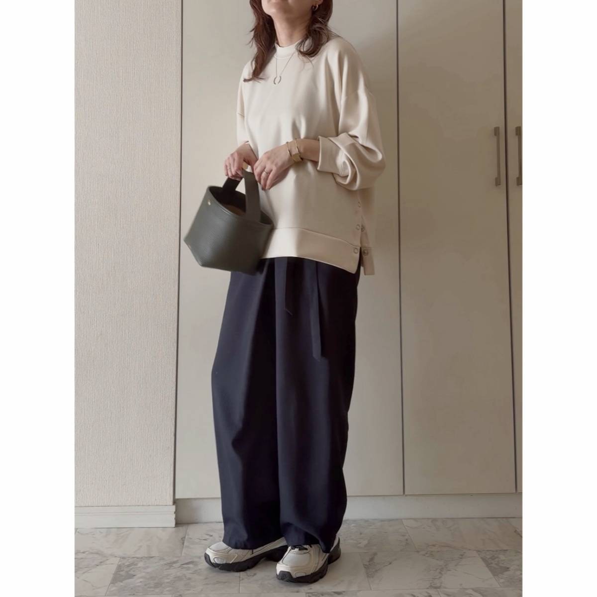 スウェット×ワイドパンツ