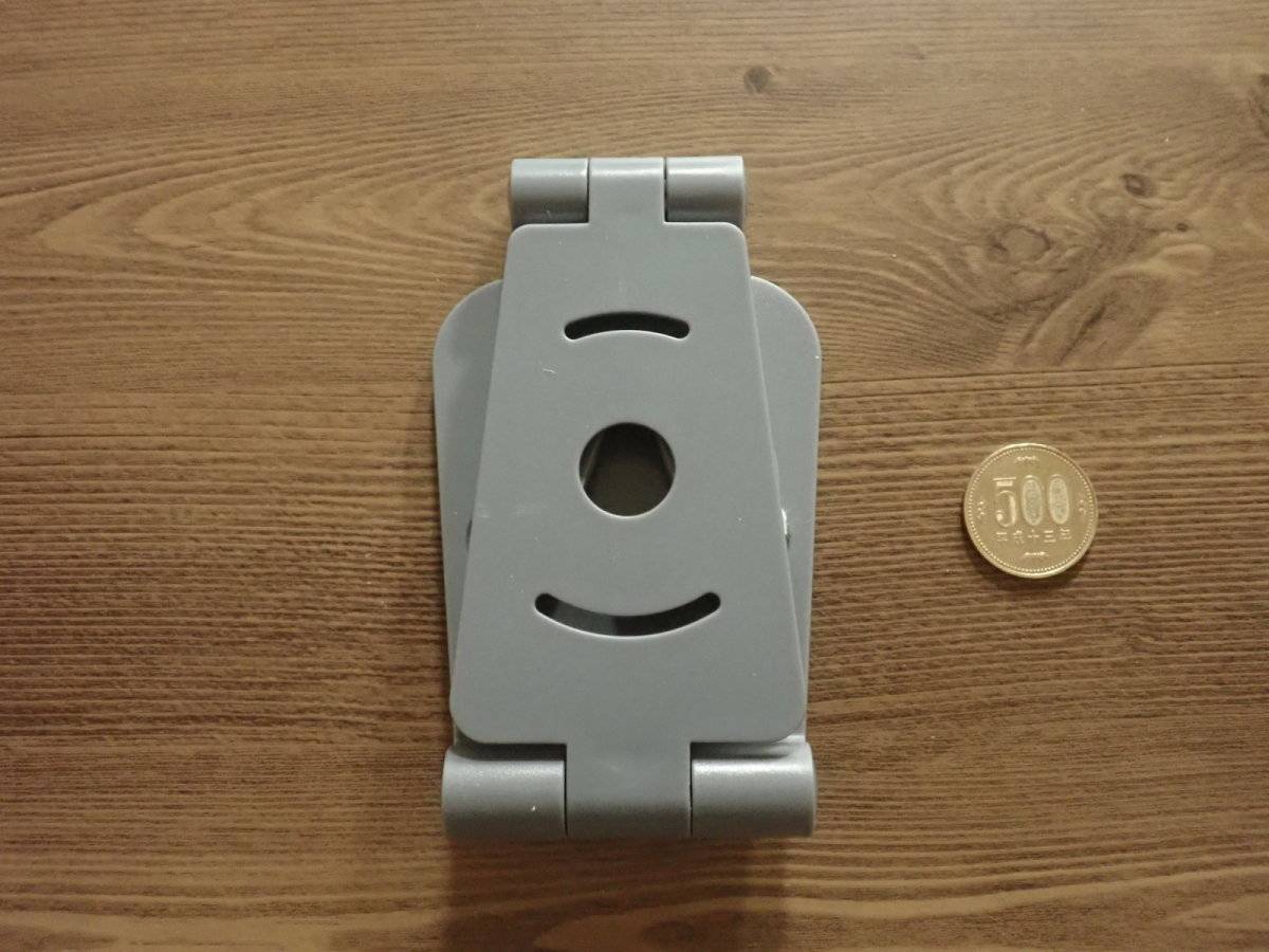 ダイソー：折りたたみ式スマホスタンド