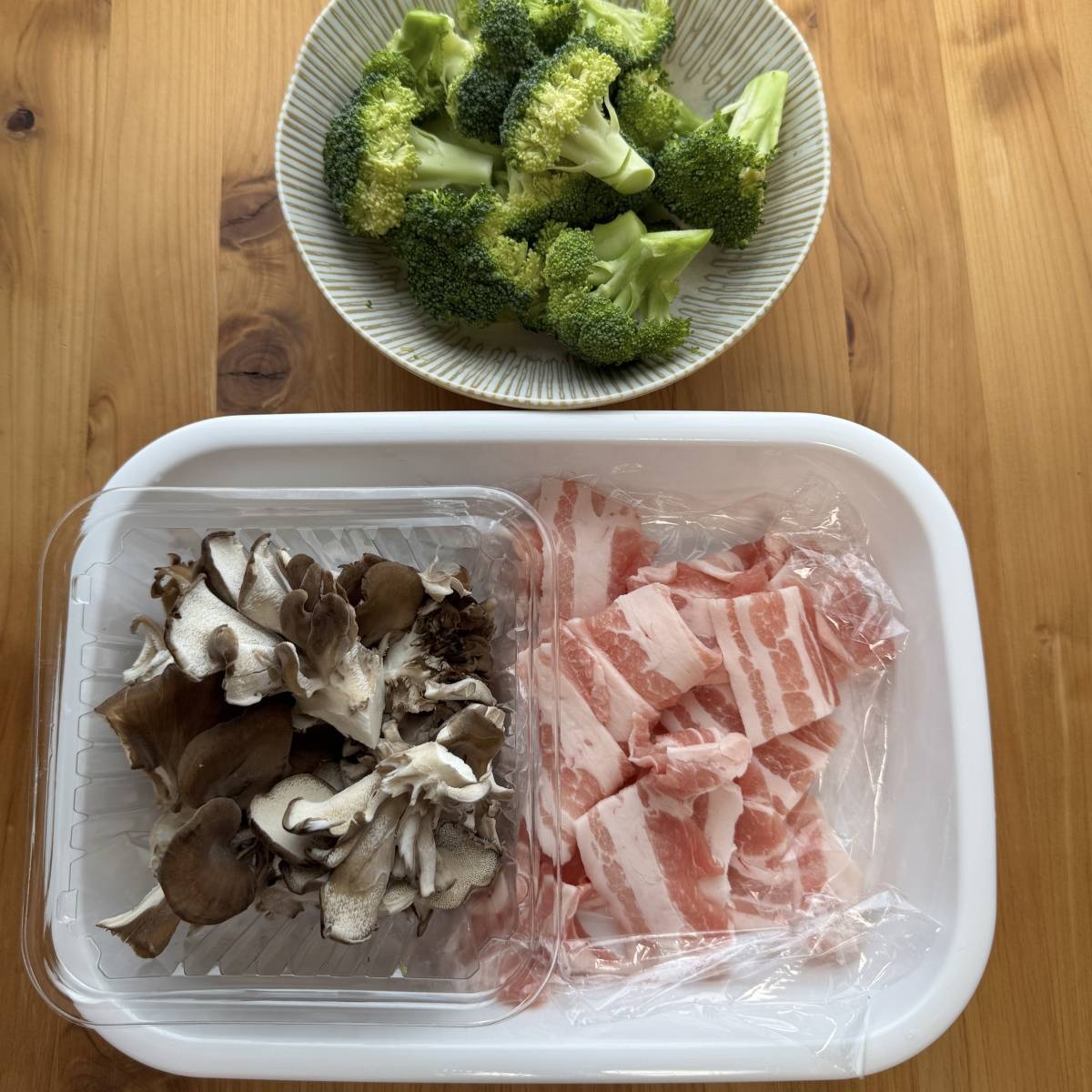 JAグループ公式の「ブロッコリーとまいたけと豚肉の炒め物」のレシピ