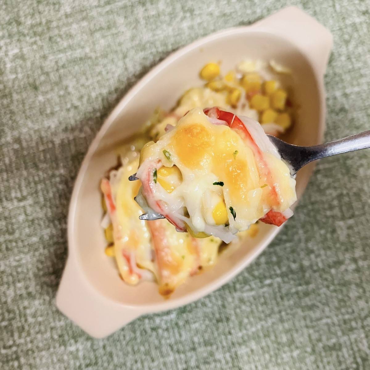 いちまさ公式の「お弁当に！カニかまカップグラタン風」のレシピ