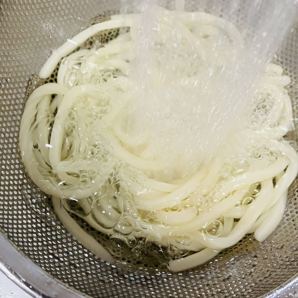 テーブルマーク公式の「薬味たっぷり冷やしうどん」のレシピ