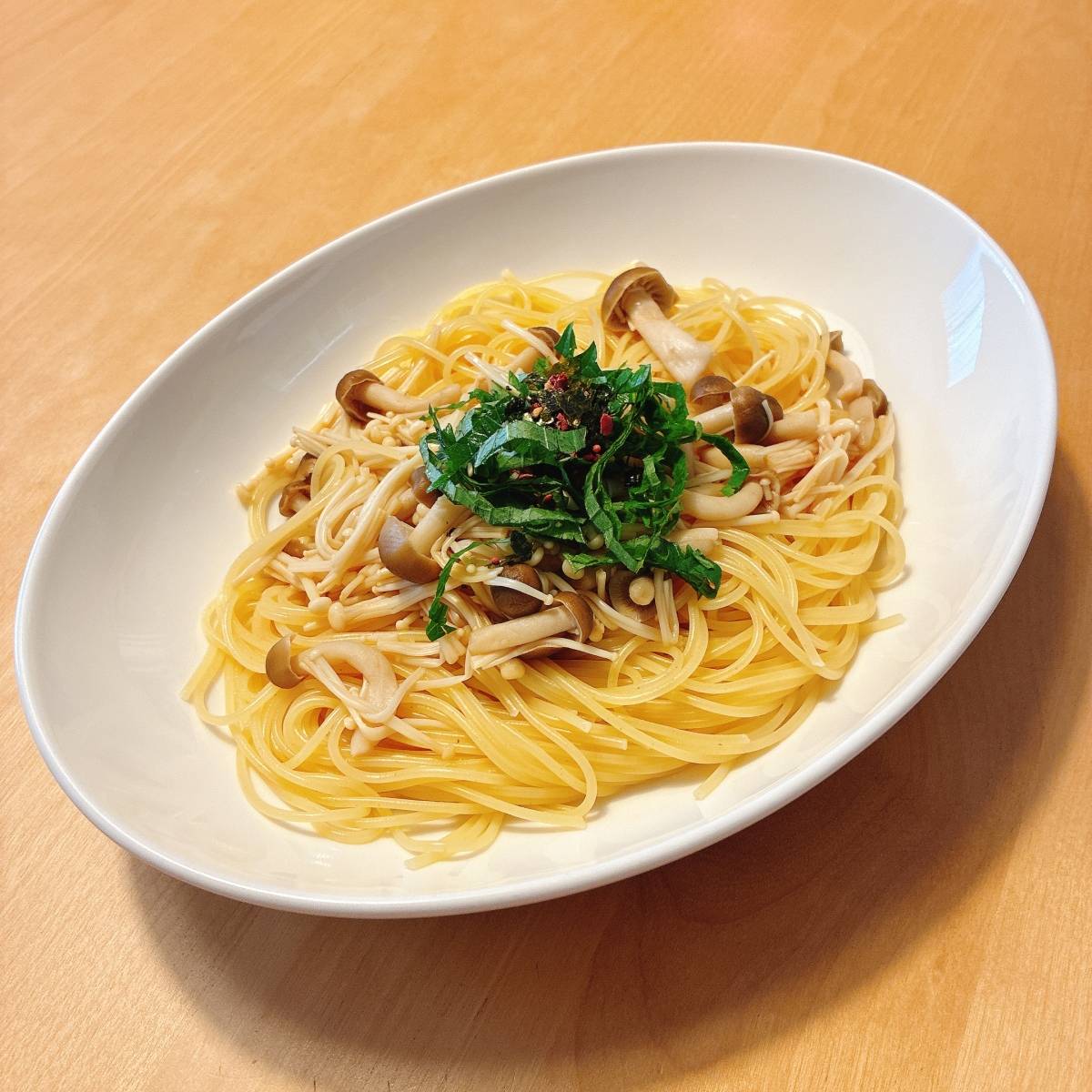 JAグループ公式の「たっぷり薬味のきのこポン酢パスタ」のレシピ