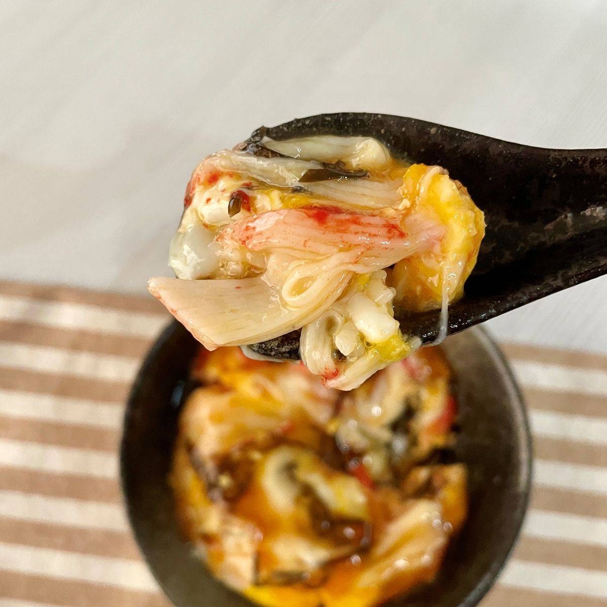 くらこん公式の「ズボラかに玉丼」のレシピ
