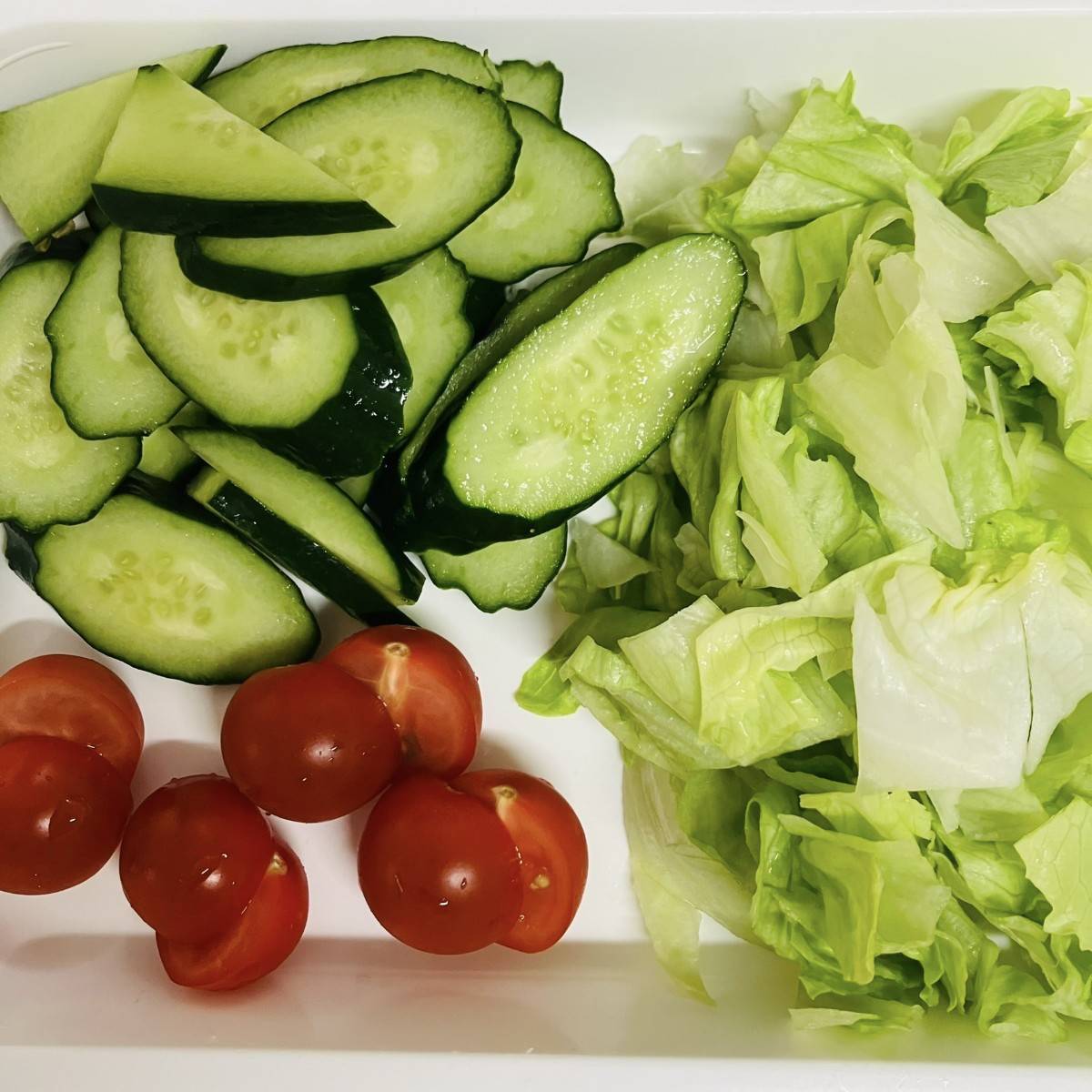 JAグループ公式の「アスパラとレタスのサラダ☆野菜タルタルソースがけ」のレシピ