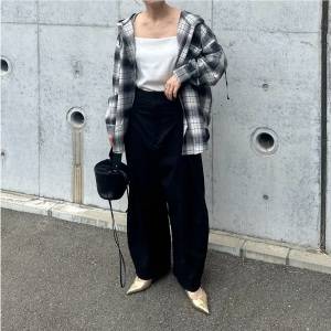 【2026年9月】こう着ると、今っぽい……。初秋のワイドパンツコーデ5選