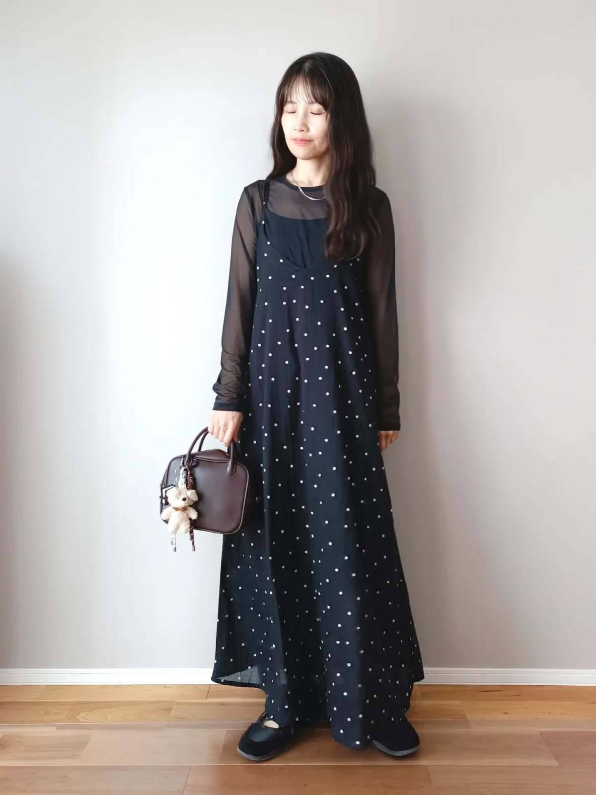 シアートップス×ドット柄ワンピース