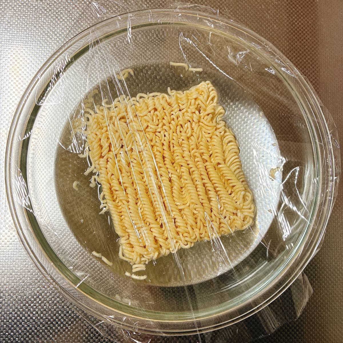 サッポロ一番公式の「レンジで！まぜまぜサンラータンメン」のレシピ