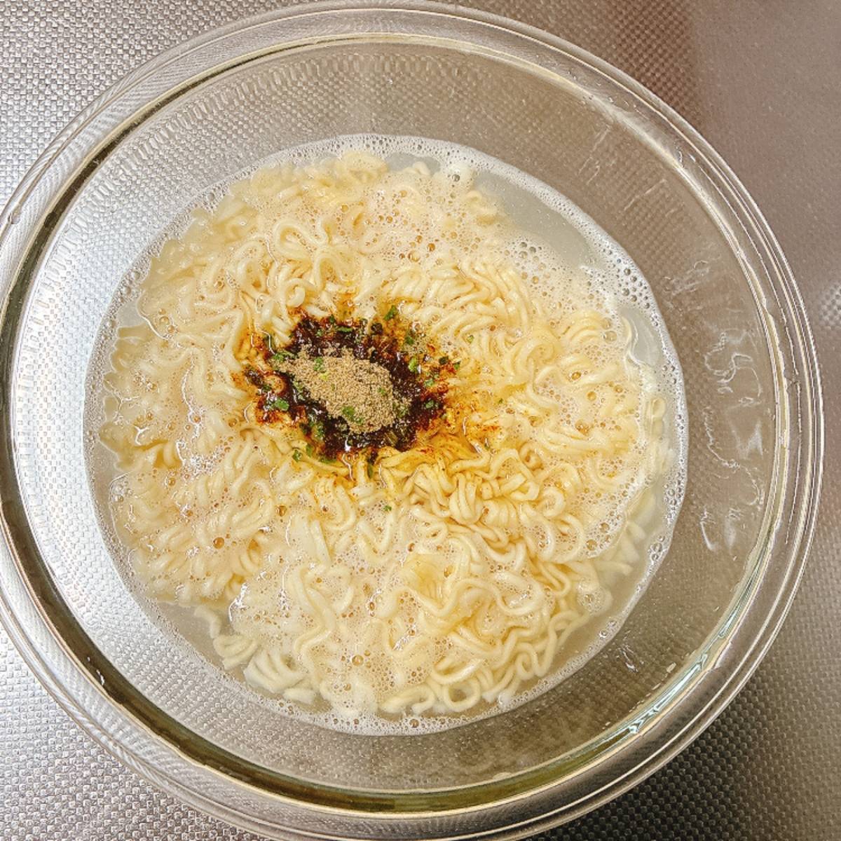 サッポロ一番公式の「レンジで！まぜまぜサンラータンメン」のレシピ