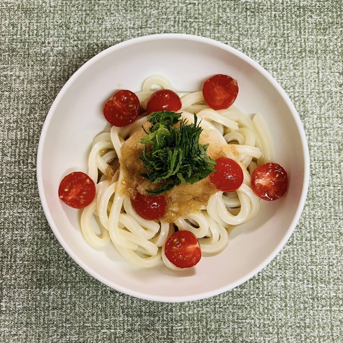 テーブルマーク公式の「しょうがトマトのおろしうどん」のレシピ