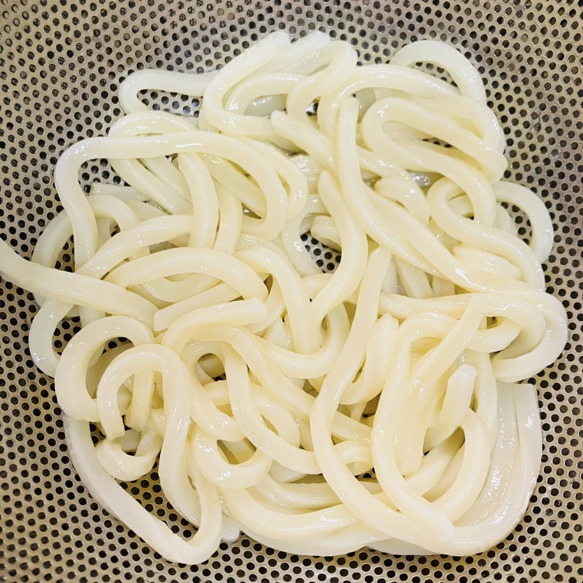 テーブルマーク公式の「ツナトマトおろしうどん」のレシピ
