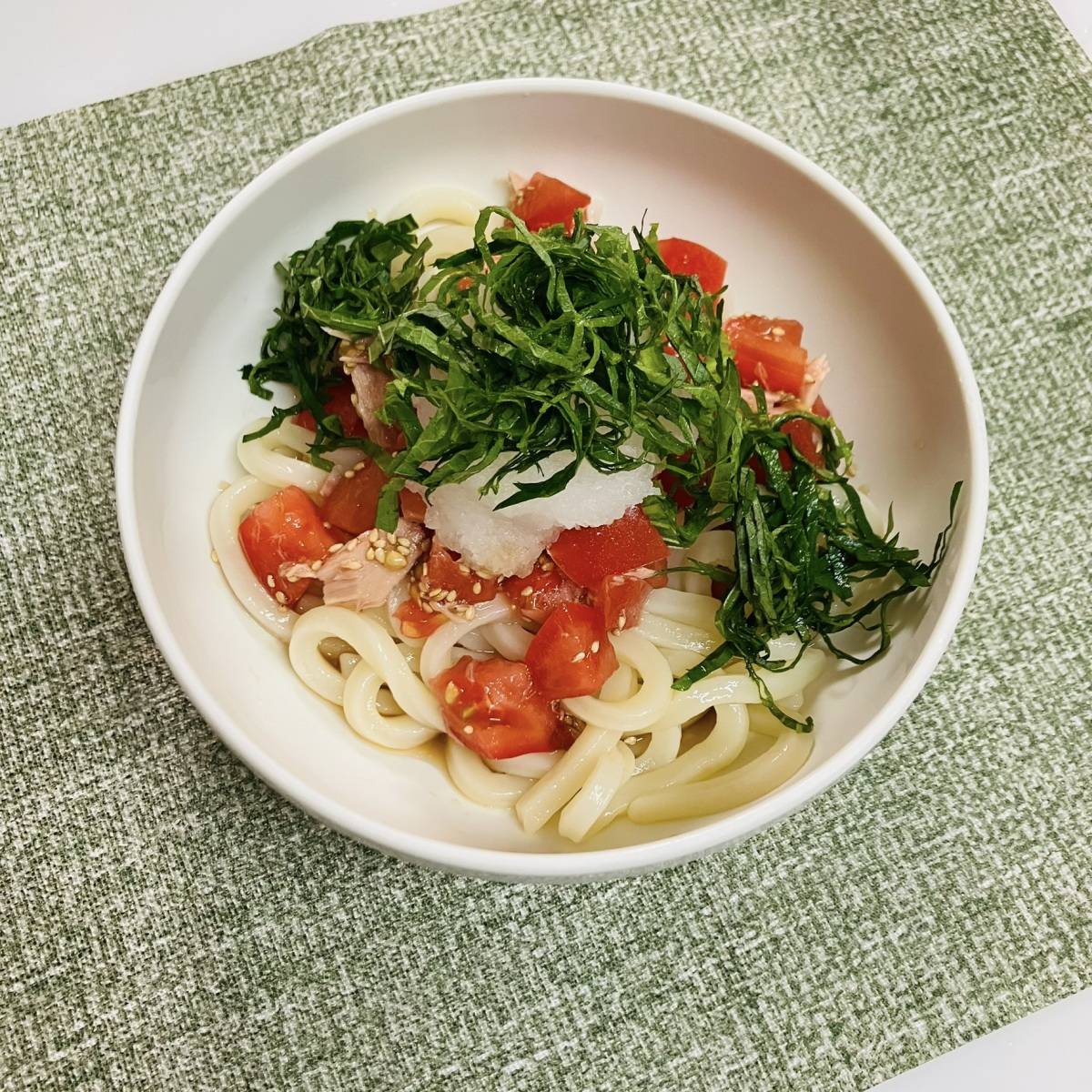 テーブルマーク公式の「ツナトマトおろしうどん」のレシピ