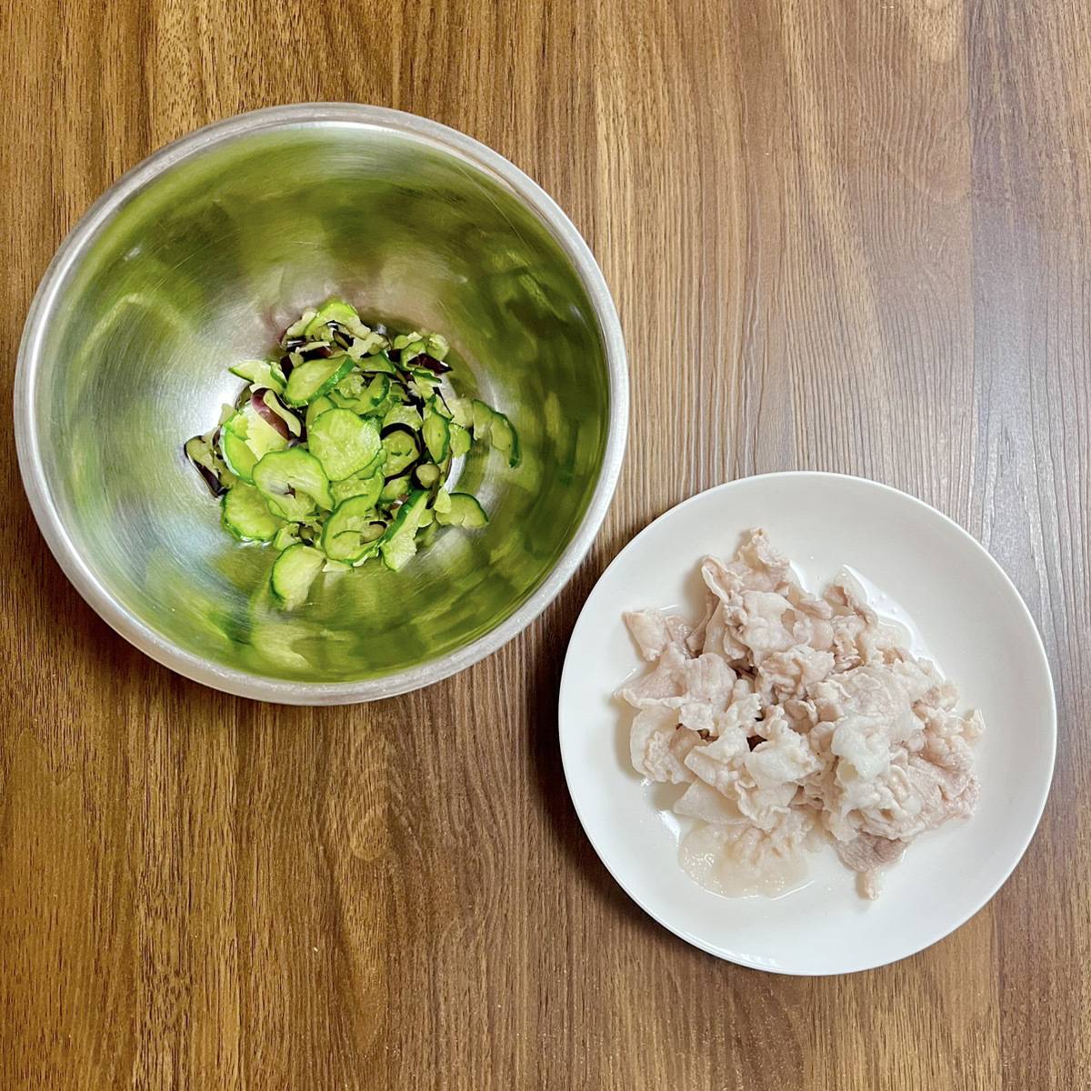 サッポロ一番公式の「豚肉と夏野菜の冷やしごまみそラーメン」のレシピ
