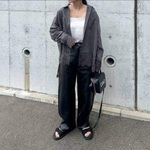 【2026年9月】おばさん感なし……！老け見えしない初秋のシャツコーデ5選
