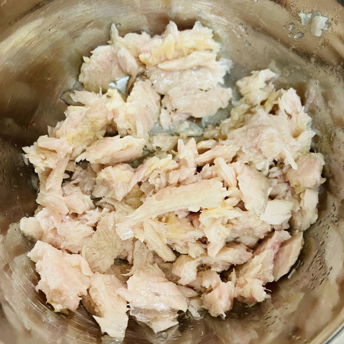 くらこん公式の「ツナとトマトのさっぱりサラダ」のレシピ