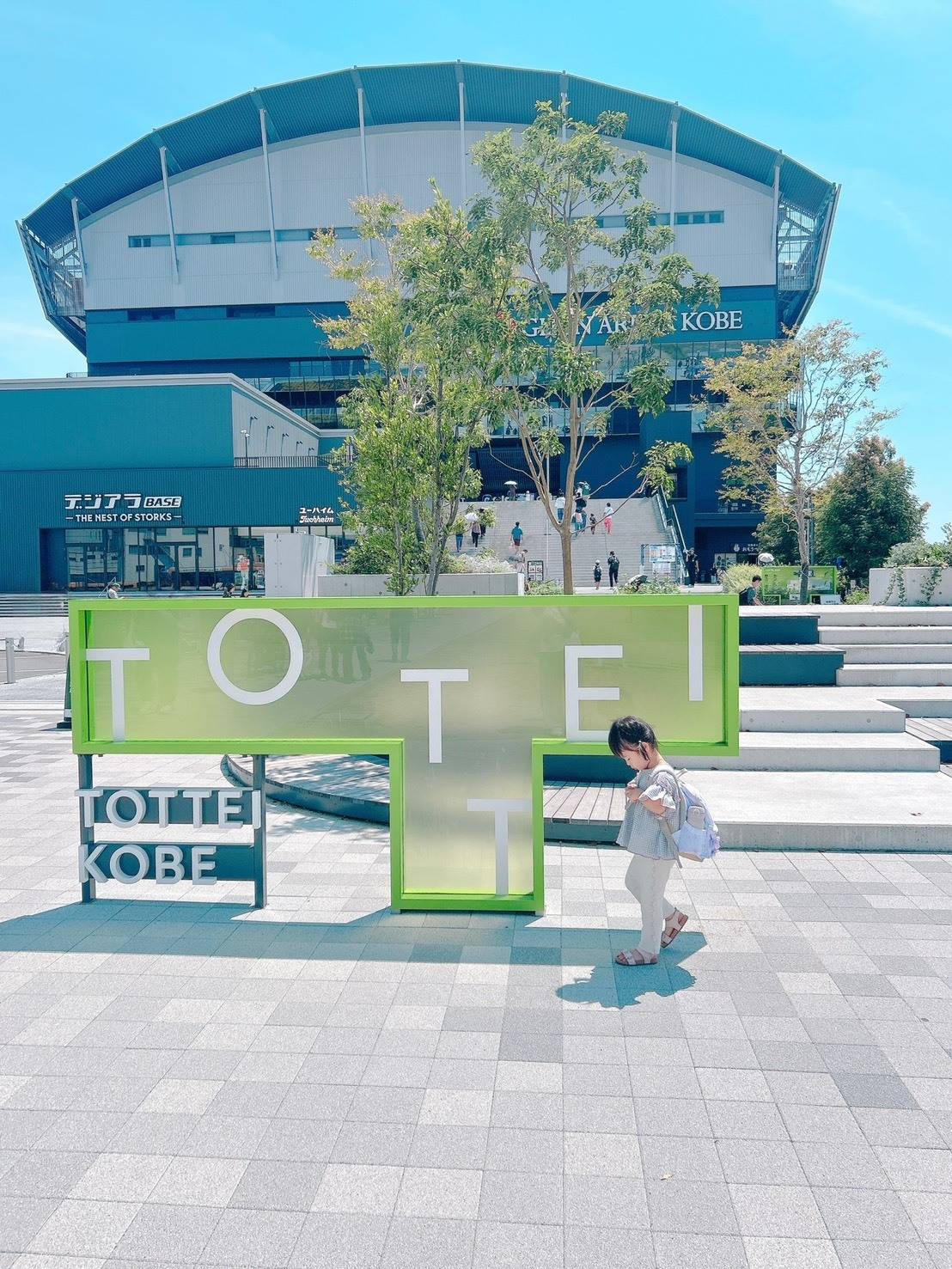 TOTTEIのオブジェと女の子