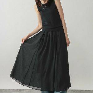 【GLOBAL WORK】50代、《黒ワンピース》で細見え！端境期のコーデが垢抜ける