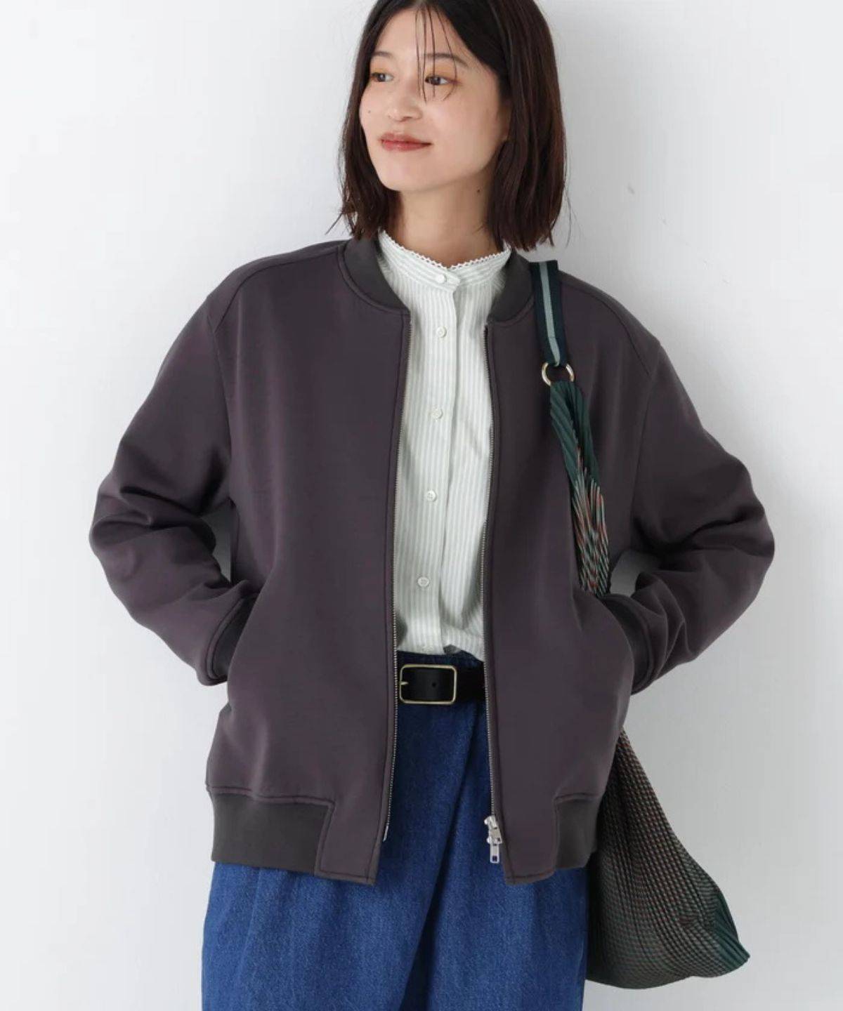 human woman ダンボールボンバーブルゾン
