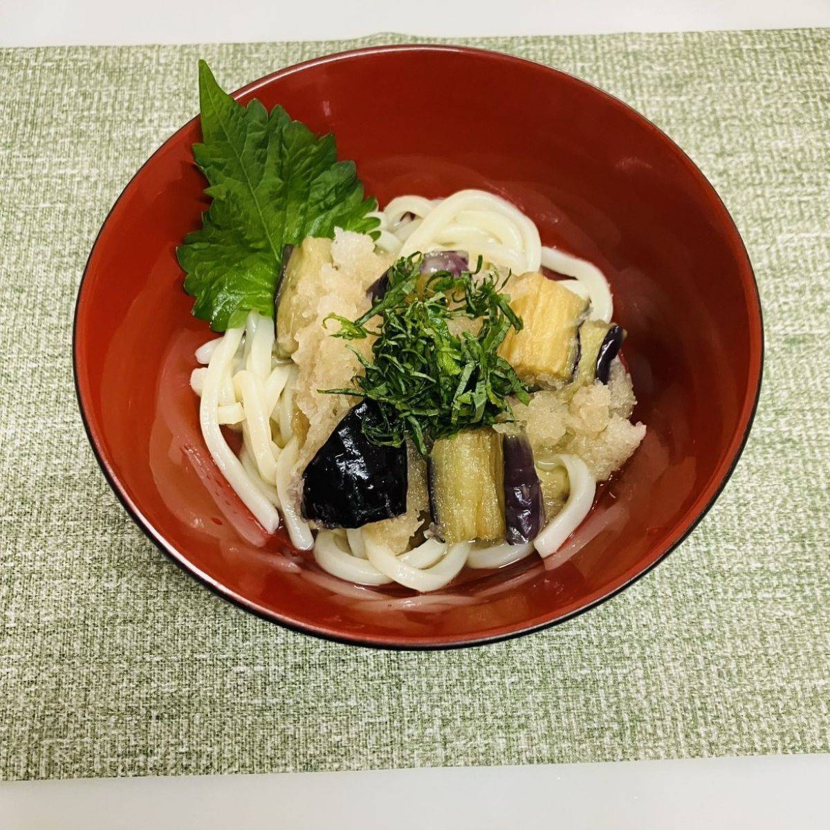テーブルマーク公式の「揚げなすのおろし和えうどん」のレシピ
