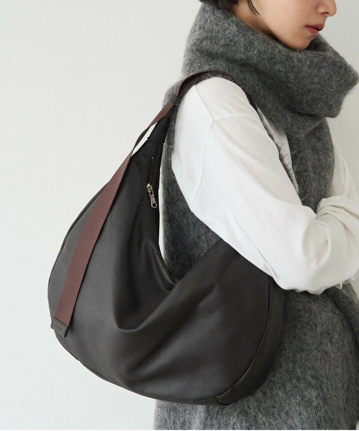 russet 《本革/490g》ソフトレザーラウンドビッグショルダーバッグ