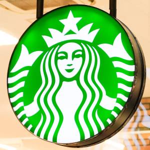 【スタバ】「悪魔的にウマい」「リピ確定」SNSでも大好評の新作ドリンク♪本音レビューしてみた