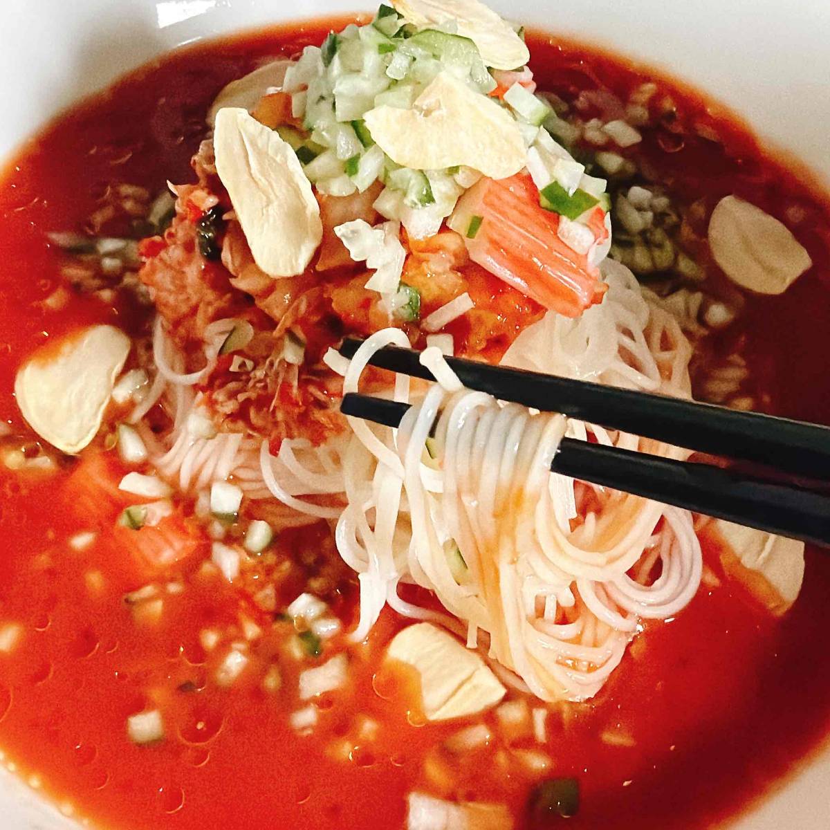 揖保乃糸公式の「ガスパチョ風キムチそうめん」のレシピ
