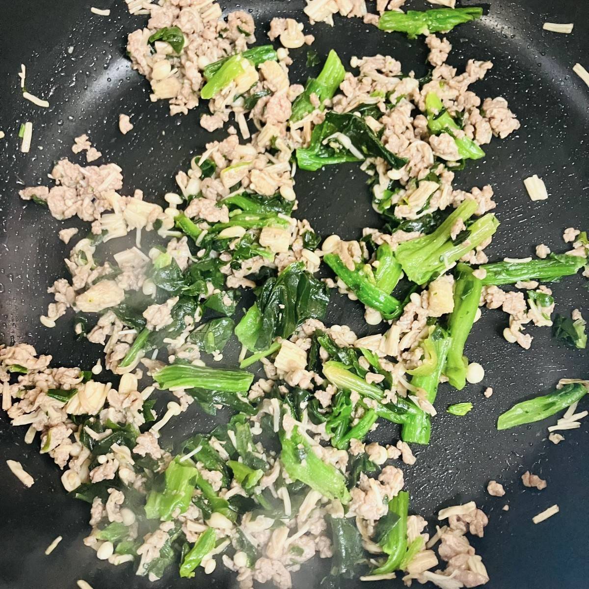 JAグループ公式の「ほうれん草と牛肉とエノキの煮浸し風」のレシピ