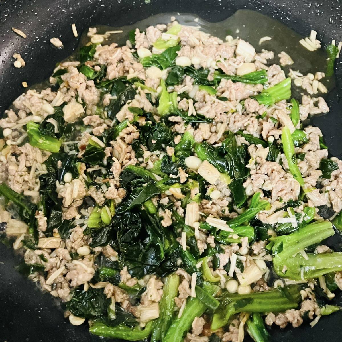 JAグループ公式の「ほうれん草と牛肉とエノキの煮浸し風」のレシピ
