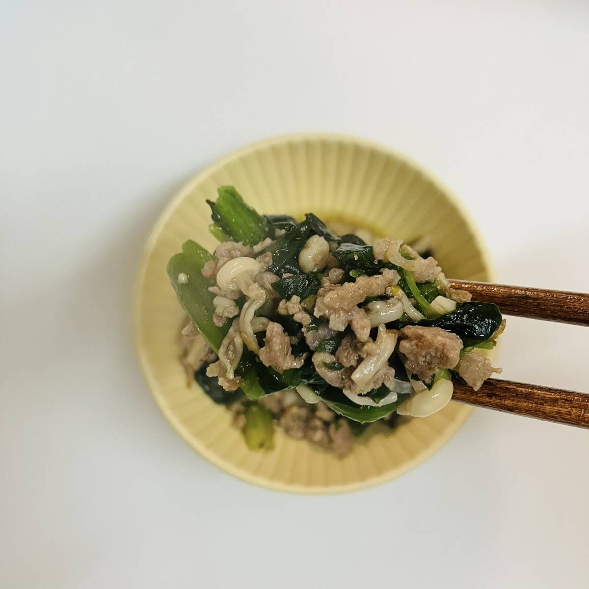 JAグループ公式の「ほうれん草と牛肉とエノキの煮浸し風」のレシピ