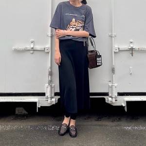 【2026年9月】センスいい人はこう着る……！初秋の黒スカートコーデ5選