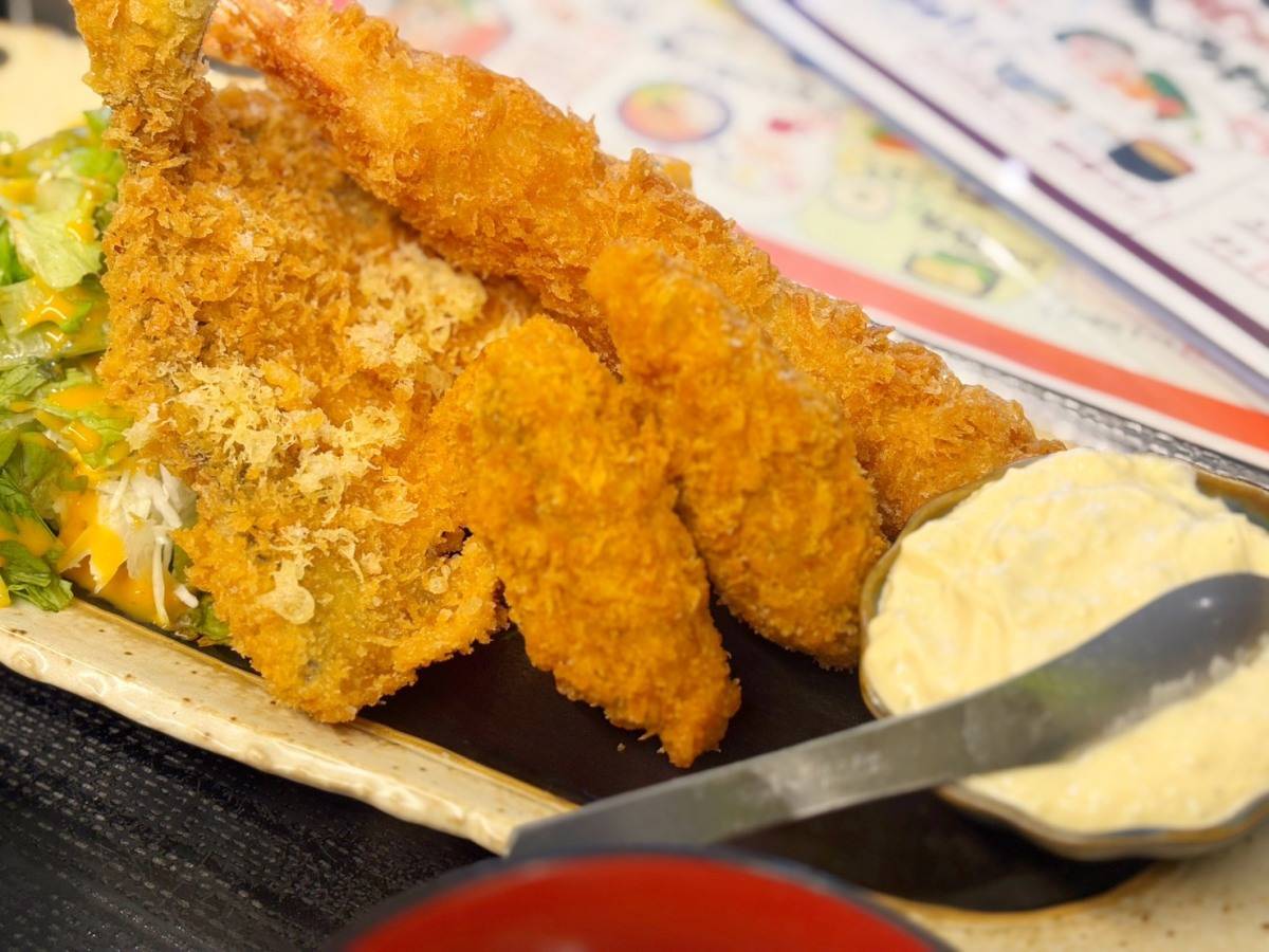 食堂 髙ひろの「ミックスフライ定食」