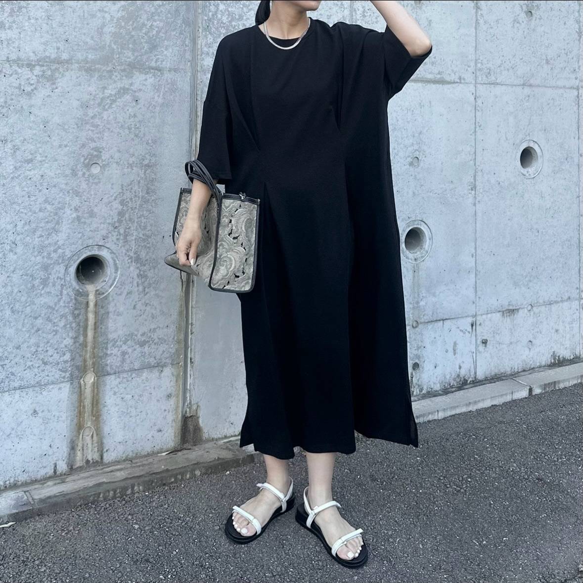 柄バッグをアクセントにする♡